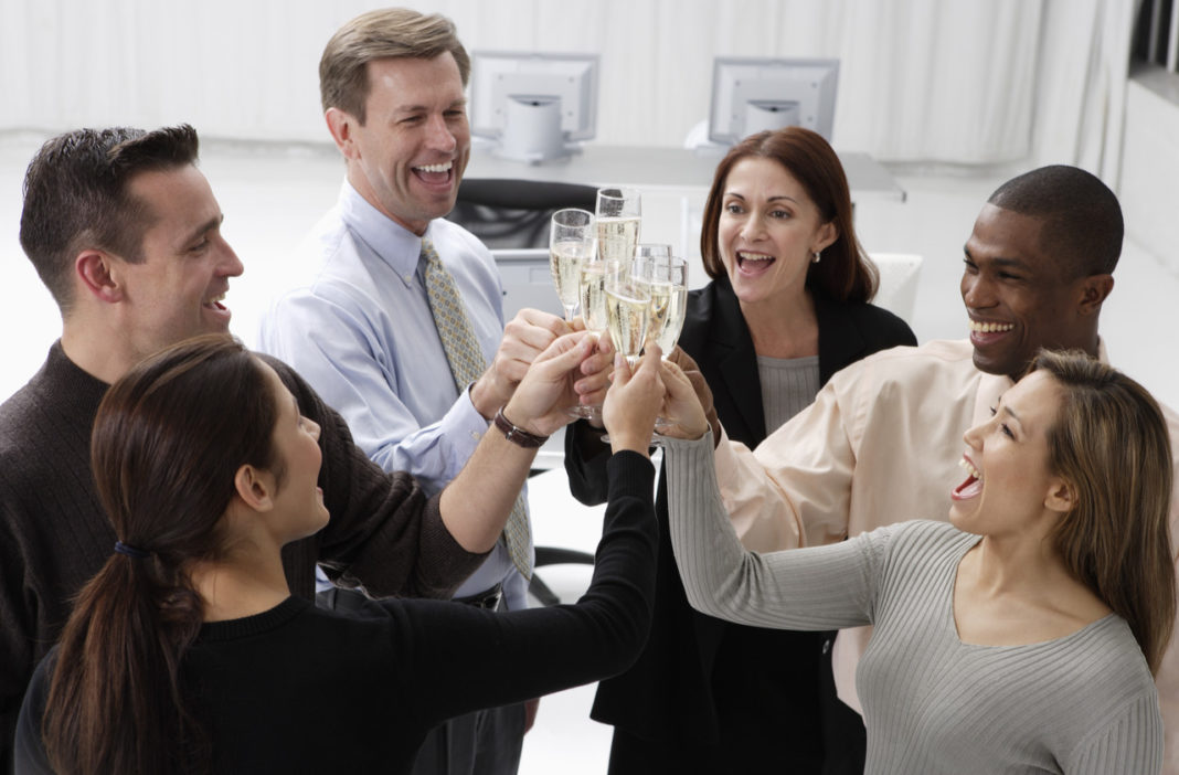 Best 8 Easy Steps to Organize a Business Party - 2024 Guide - Butterfly ...