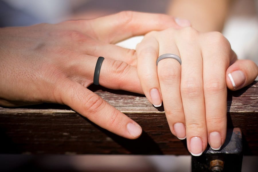 Why Are Silicone Wedding Rings Popular: A Modern Choice for Love