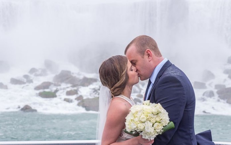 Best Time to Get Married at Niagara Falls